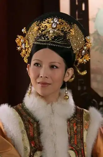 甄嬛传中后宫嫔妃争宠都用了哪些技能华妃靠哥哥皇后靠姐姐