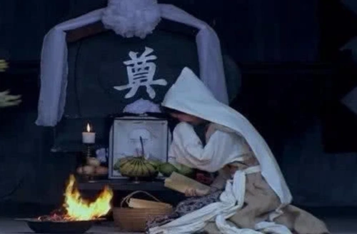 老祖宗留下的习俗,人死后不能让猫靠近,并非迷信而是有科学依据