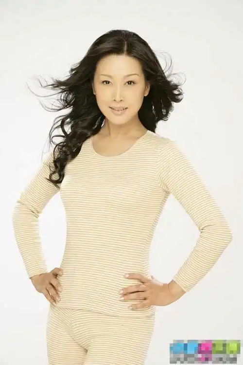 组图:孙悦产后出内衣写真 婀娜多姿展魔鬼身材