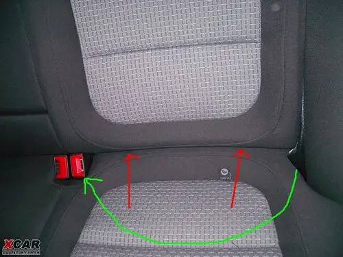 昊锐配2组isofix接口,后排两个座椅都有,而且不外露,美观.