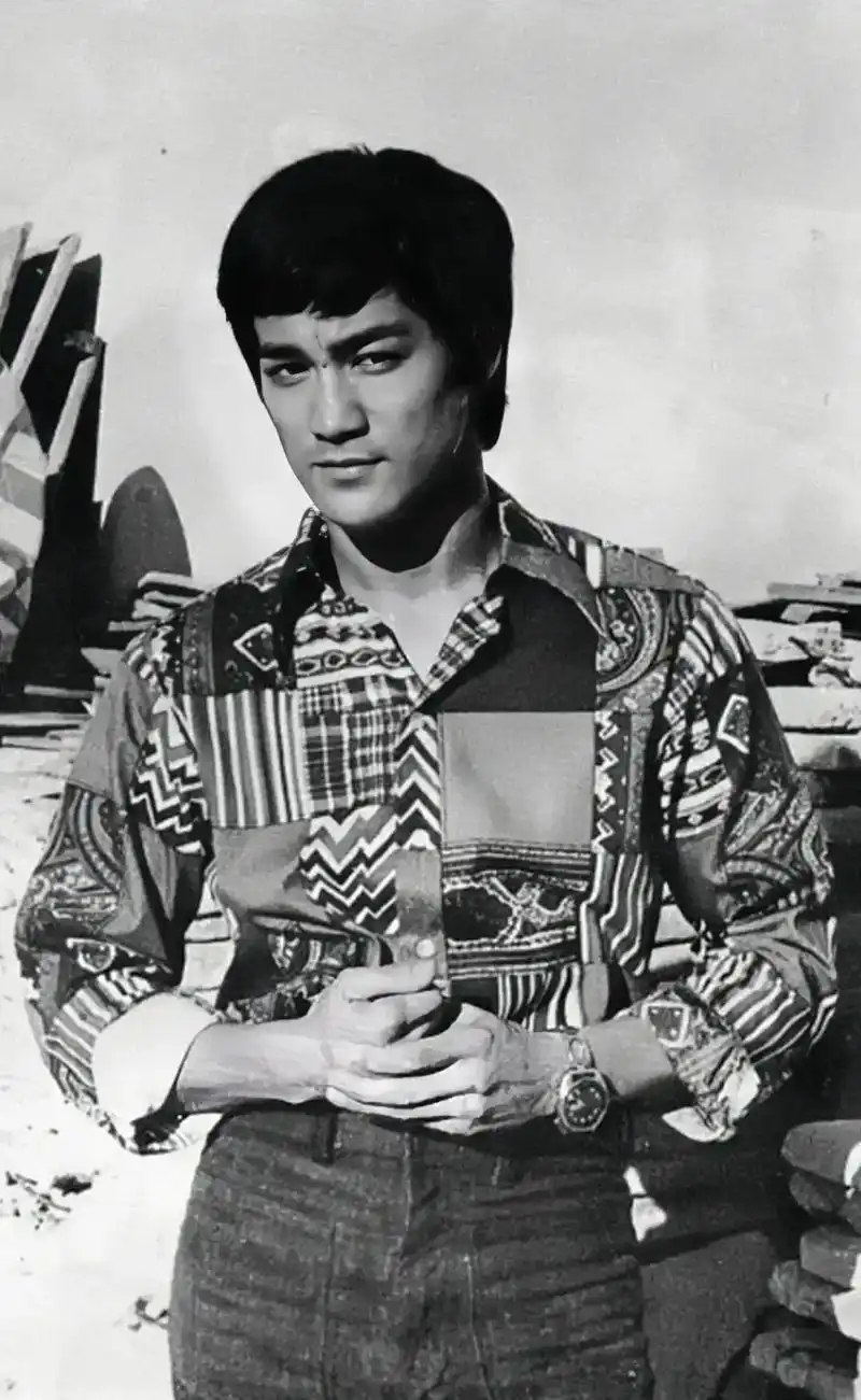 1971年10月21日,李小龙担纲主演《精武门》(fist - 抖音