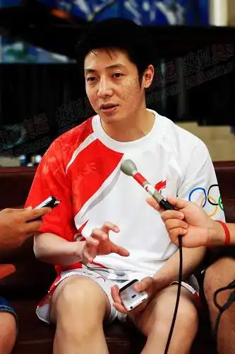 撒贝宁王正福卖场活动