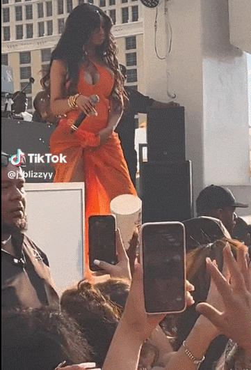 这一事件引发了公众的广泛关注和讨论.