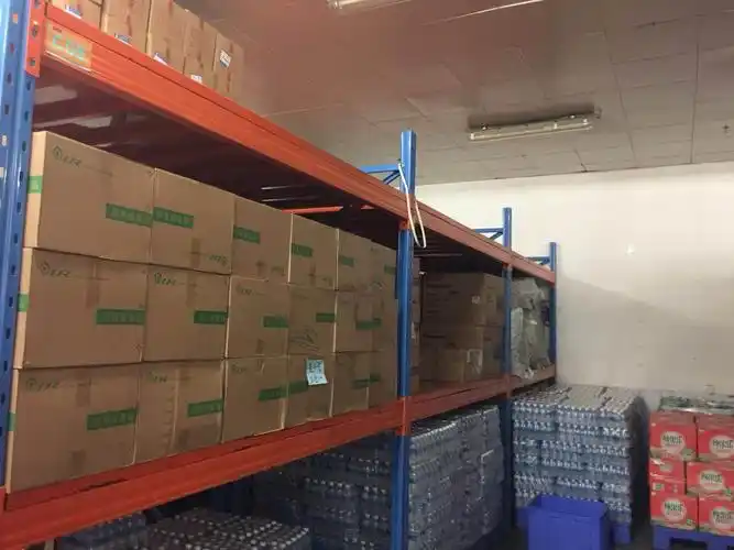 各仓库物料摆放整齐有序,卫生干净清洁.