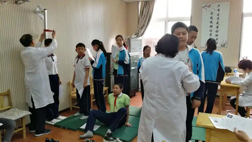 "健康第一,快乐成长"魁星园小学开展学生体检工作