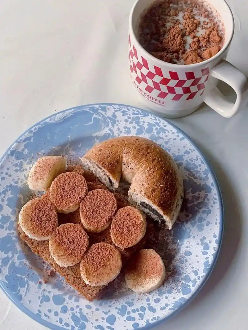 可可香蕉满分&黑芝麻贝果|焦糖色系早餐 92捷森黑麦吐司 来一口纯纯