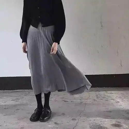 纱裙这么搭配很时尚, 春季适合这样的搭配, 让你穿出春天的味道.