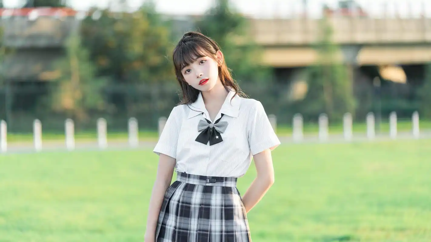 高颜值少女jk制服甜美性感写真