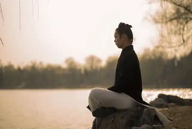 山村千年道观神秘老道士一生只看道德经讲道德经精髓