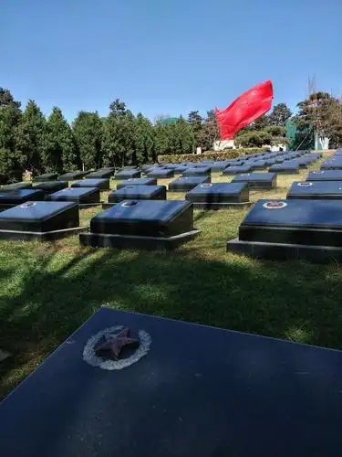 八宝山新建的烈士纪念园