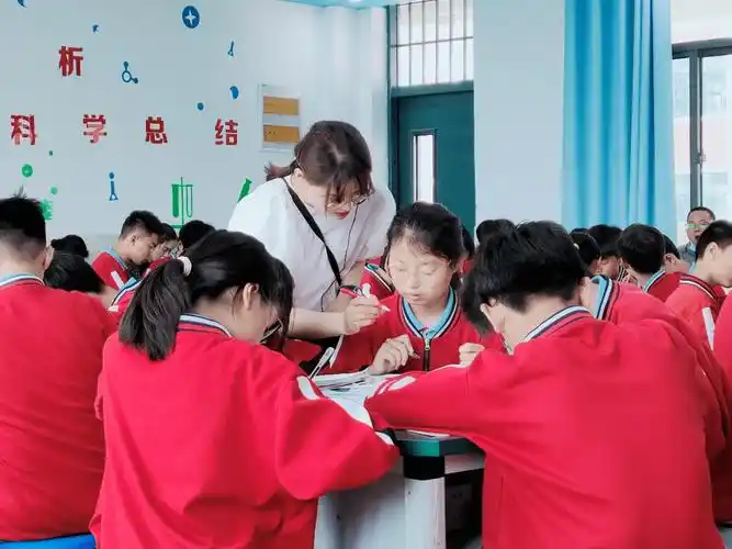 安徽怀远县致远学校举办"生本课堂 · 聚焦素养"初中部生本教研会