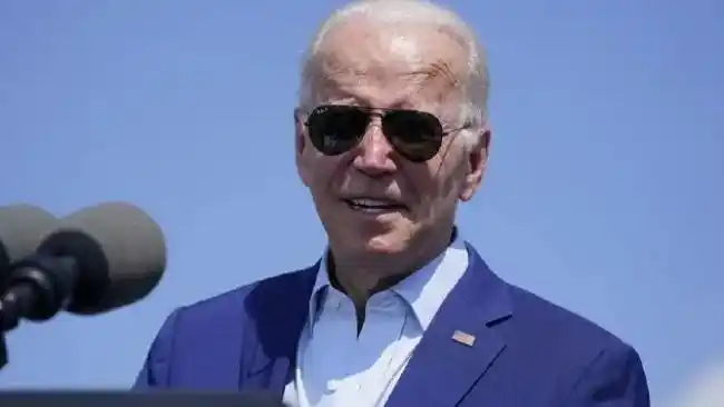 拜登公开嘲讽特朗普还号称能解密全世界的文件得了吧