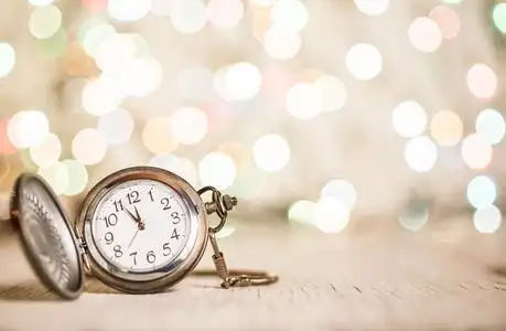 新的一年时钟上抽象背景照片