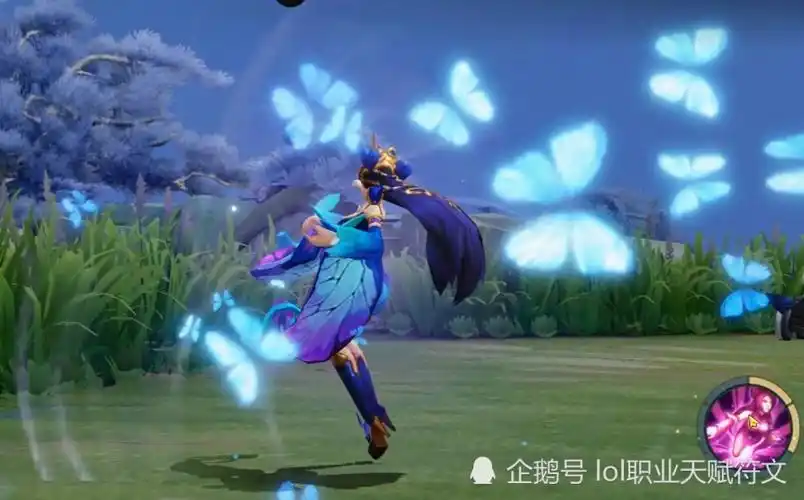 貂蝉非常值得入手的皮肤,有两个,第一个就是圣诞皮肤,因为这是最早的