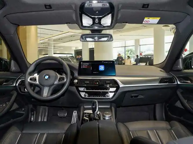 宝马(进口) 宝马5系(进口) 2022款 改款 530i 风尚版 m运动套装