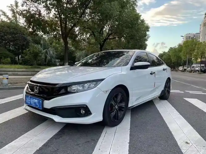 20年5月燃动版本田思域15t外白内红完美配色车况原版原漆支持任何检测