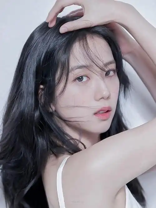 金智秀  #jisoo  #白月光  #绝美壁纸   秀秀太美啦!