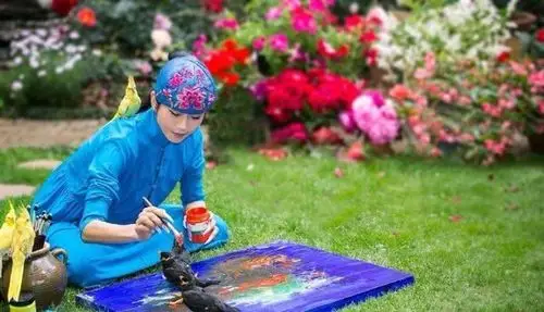 杨丽萍为舞台效果在身上画衣服,这种为艺术献身的境界几人能有?