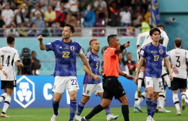 日本国家足球队前队长吉田加盟洛杉矶银河队