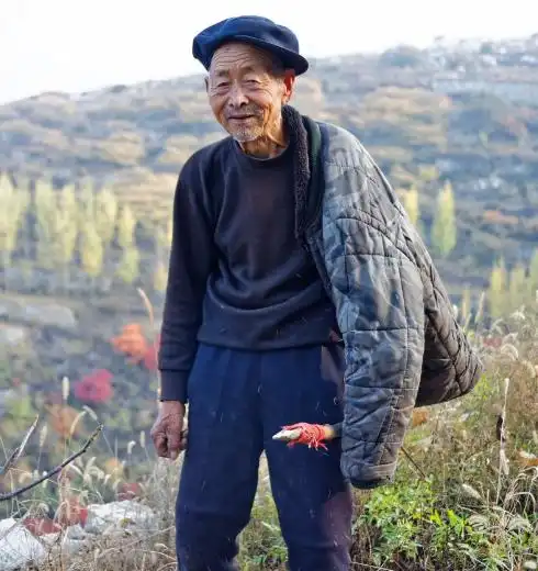 看着老爷爷这健硕的体格,哪里像是88岁的老人?