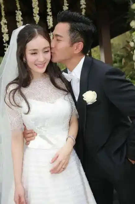 明星"不熟装熟"有多尬?俞灏明被刘烨保镖阻拦,许飞台上撕破脸