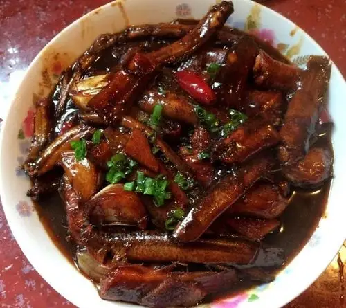 红烧泥鳅这样做,好吃到爆,常吃还能益气补虚,固本培元
