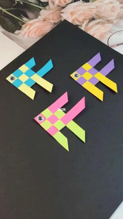 纸条也能编小鱼快收藏和孩子一起做吧