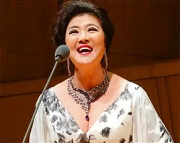 歌唱家万山红:离异后至今单身,与儿子是一个屋檐下的"租客"