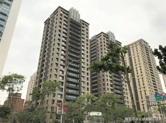 2011年汪小菲花费2.7亿台币购买了位于台北信义区的豪宅,大概有176坪.