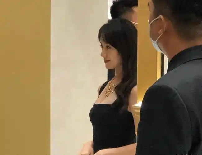 原创袁冰妍活动生图被传看清镜头下的状态真实身材一目了然