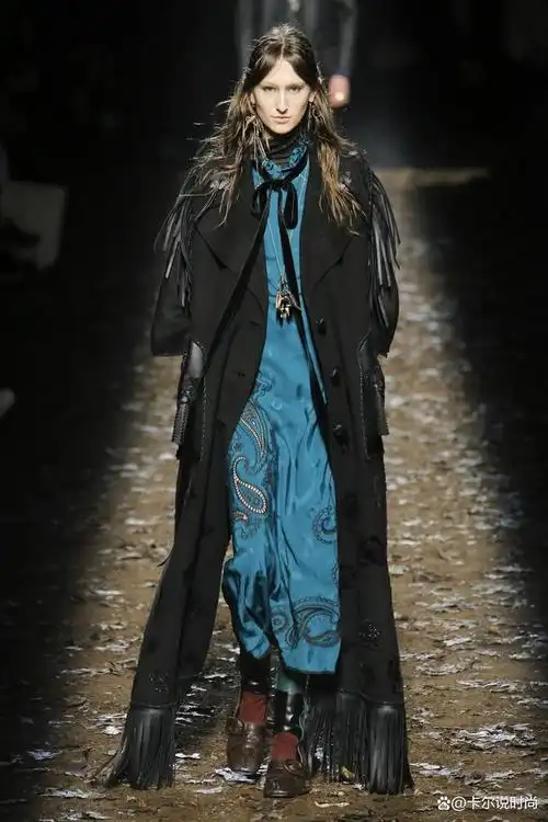准备好朋克你的外观:蔻驰推出垃圾和朋克风格的秋冬系列