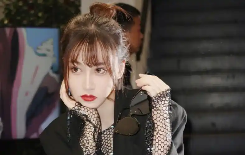 赵梦玥pdd被捉奸在床图片