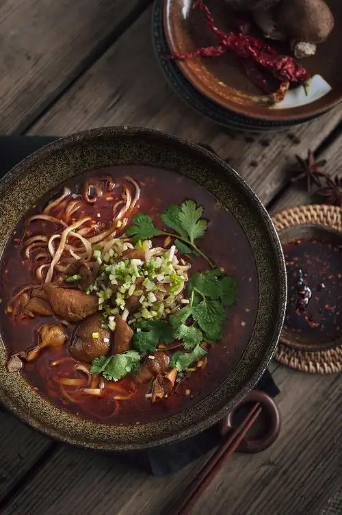 肥肠面,四川人特别喜欢吃肥肠~反正我每次去点成都冒菜,必加这个
