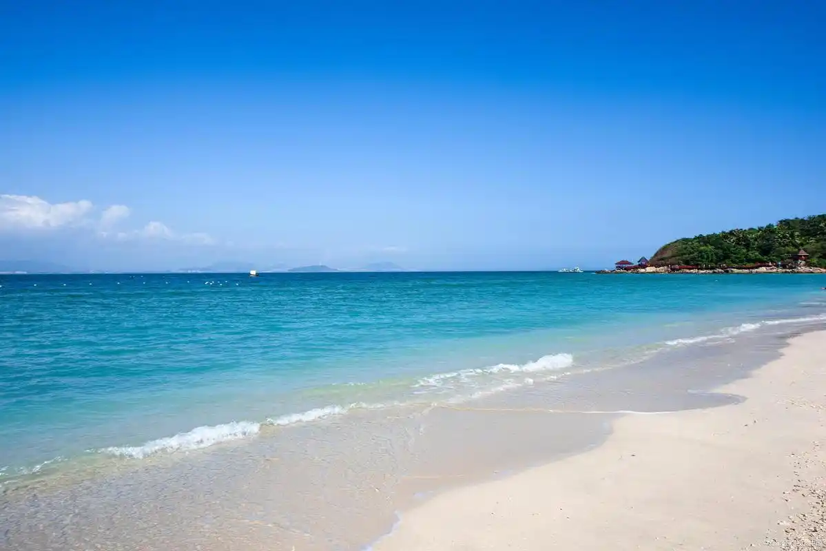 国庆三亚家庭游攻略 在这个秋高气爽的季节,一场关于国庆与家庭的三亚