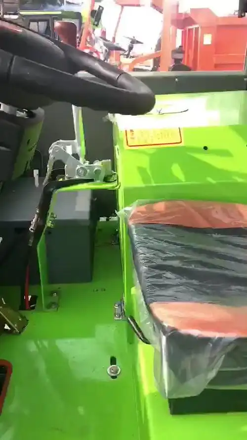 低矮款大棚王四轮拖拉机 00:15 25吨大型矿用运输车 00:15 右侧驾驶室