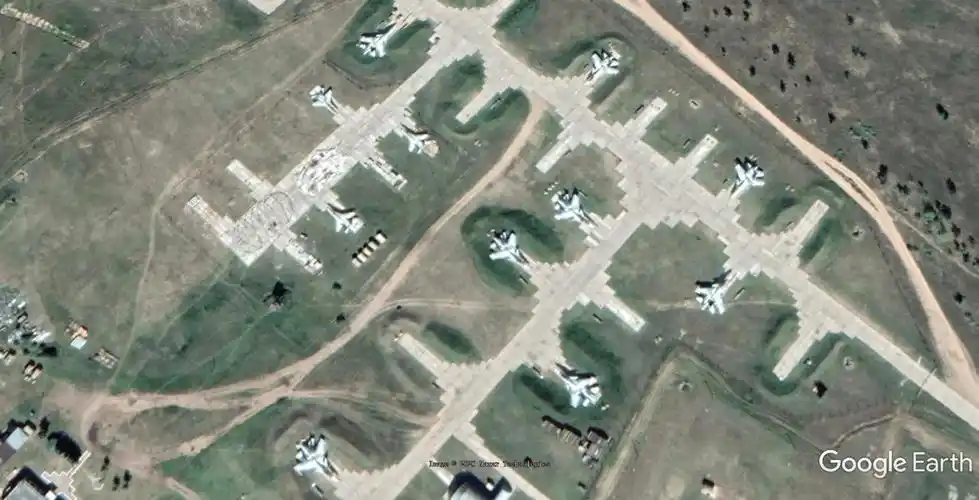 卫星影像曝光俄罗斯第6982空军基地多型号战机_多姆纳_地面_地球