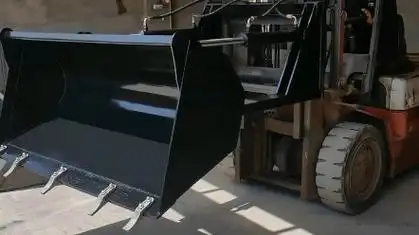 新一代叉车改装铲斗总成,做到了秒拆秒卸,分分钟叉车变铲车,叉车改成