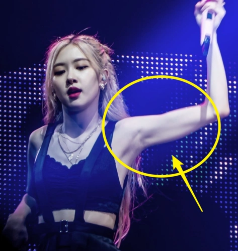 朴彩英的肌肉线条火了我却关注无修图下的身材这腰围是认真的