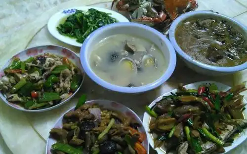 订婚前到女友家吃饭,未来老丈人提了一个条件,让我觉得婚事要泡汤