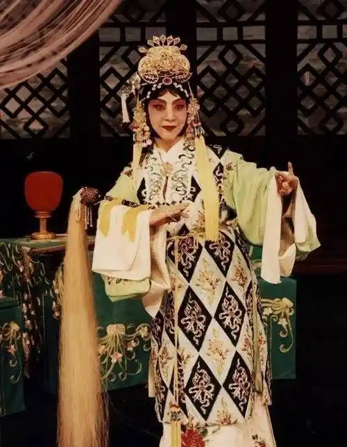 原创原创杜近芳袁世海提携后辈至此京剧舞台上的叶强变成了叶少兰