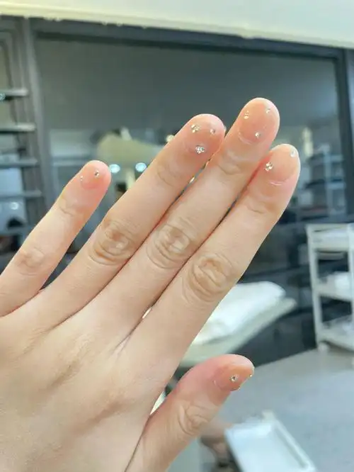 超短日常温柔款奶茶色指甲