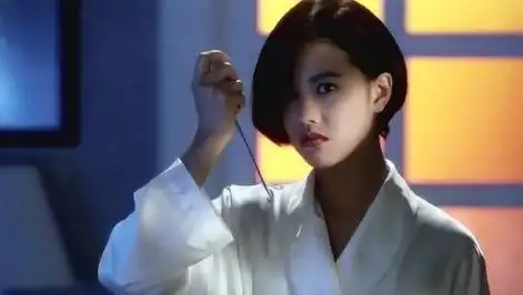 周海媚在《逃学威龙3》中电影方面,周海媚出演过《法内情》《逃学威龙