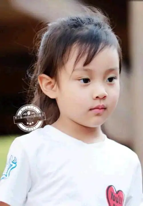 甜馨近照曝光,和一年前比,样子变化好大