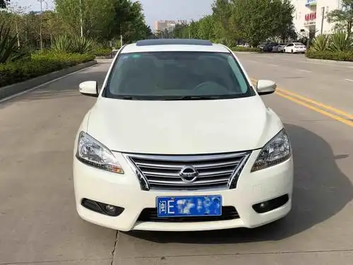 【漳州】2013年11月 日产 轩逸 1.8xl 手动豪华版 白色 自动档