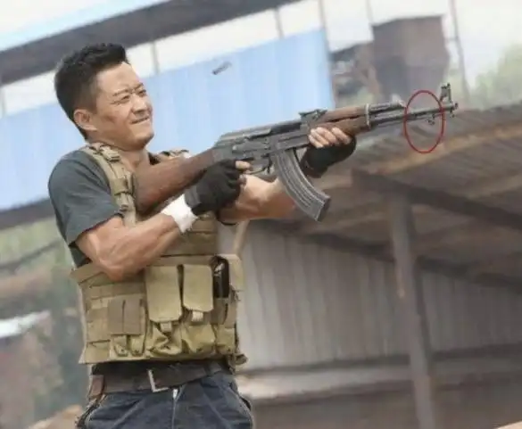 ak47射程800米,那站在801米处,用手能接住子弹吗?