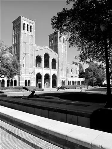 5分 拉文大学图书馆.