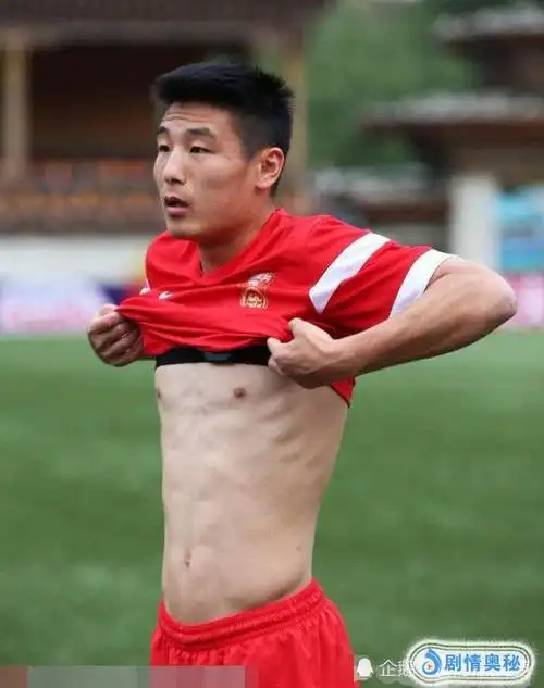 武磊我有6块腹肌梅西我也有c罗看看我的