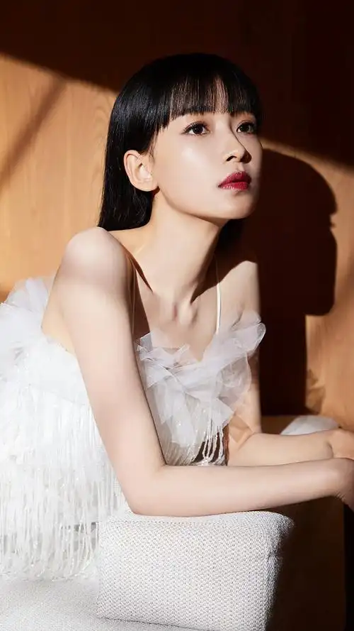 孙怡仙气唯美白裙手机壁纸-明星-壁纸下载-美桌网