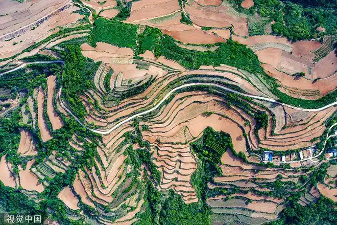 山西省运城市夏县地处中条山腹地,随着地貌的变化,形成了不规则的旱