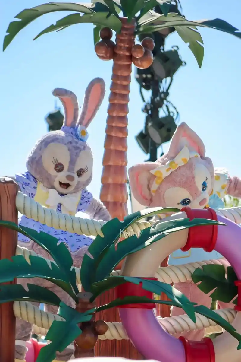 花车花车.#上海迪士尼 #达菲 #雪莉玫 #星黛露 #玲娜贝 - 抖音